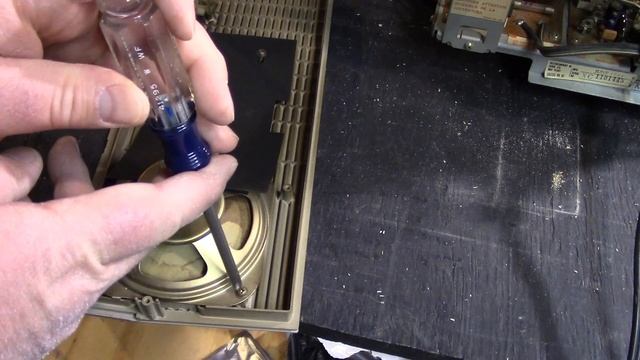 Commodore 1702 Monitor Repair, Part 1- Dead Audio Fix - 3 Old Tech Dudes смотреть онлайн