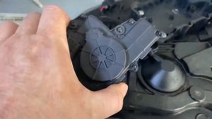 Genesis GV80. Как установить доводчики