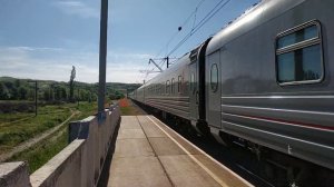 Электровоз ВЛ10-1869 с поездом Севастополь - Санкт-Петербург