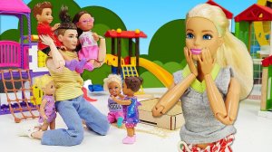 Барби и Кен — Кен стал воспитателем в детском саду! Смешные видео для девочек про игры в куклы Барби
