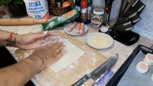 Быстрые слойки с сосисками