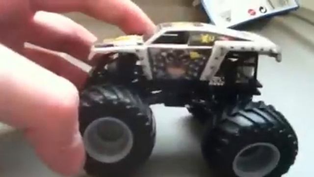 Hot Wheels Monster Jam: Max-D "Spiked" Unboxing! смотреть онлайн