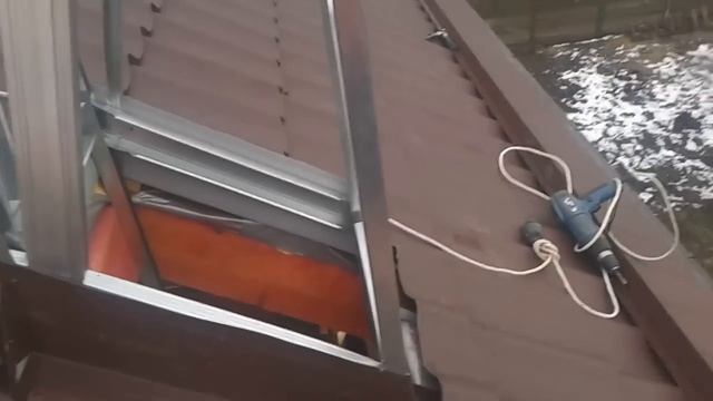 Как сделать выход для трубы на крыше из металлопрофиля / металлочерепицы смотреть онлайн