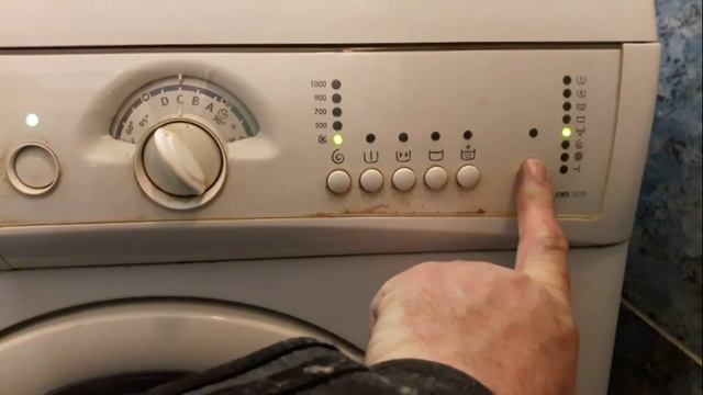 сма Electrolux -EWS1020 сбрасывает режимы оборотов отжима, не блокирует люк и завершение программы. смотреть онлайн