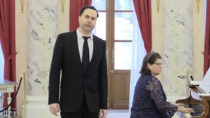 Романс "Отчего" П. Чайковского исполняет Александр Метлов, баритон