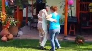 Танцуют старики