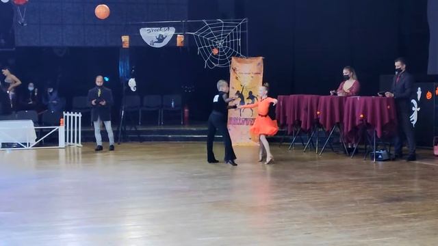 короче говоря це танець Самба і я в оранжевому платі????.Причетного просмотра смотреть онлайн