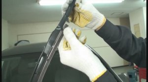 1.16 Замена гибридных стеклоочистителей и резинок на них