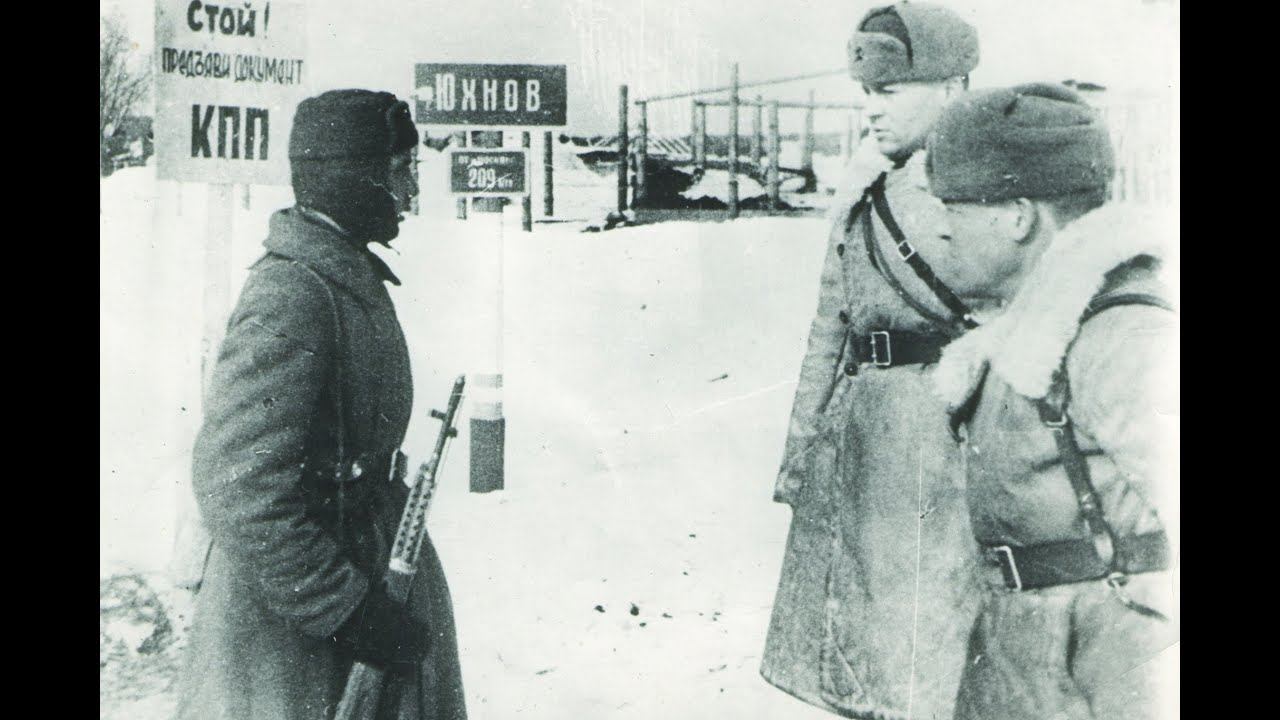 Идут офицеры мимо загона с лошадями и слышат, что я требую у лошади, по кличке Адольф, пропуск. смотреть онлайн