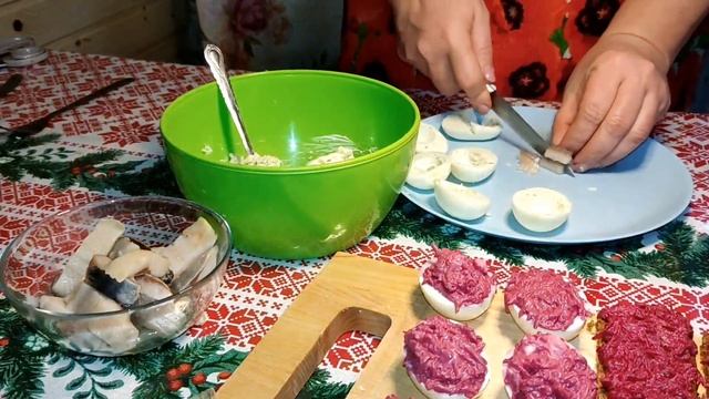БУТЕРБРОДЫ И ЗАКУСКИ ИЗ СЕЛЁДКИ. ПРАЗДНИЧНЫЙ СТОЛ. БЫСТРО, ЛЕГКО И ВКУСНО