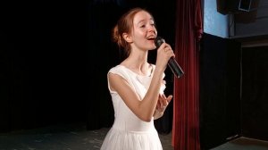 "Счастливая мама" (авторская песня Ирины Шульгиной). Исполняет Екатерина Шульгина.