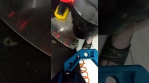 отверстие в нержавейке. сверло по кафелю и стеклу d5 мм.