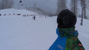 Учебная трасса для новичков, на горнолыжном курорте Роза Хутор.