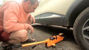 Гидравлический подкатной домкрат Вихрь ДМК-2К 2 т, 135-385 мм, в кейсе 73/5/4/1