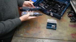 Bosch GRO 10,8 V-Li vs. Dremel 8200