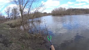 Рыбалка на донку. Весенняя рыбалка 2017. Рыбалка на червя.