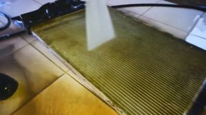 Подробный процесс демонтажа и мойки радиаторов на Вольво хс60