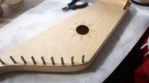 Замена струн на гуслях