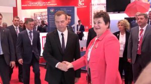 Д.А.Медведев и С.Ю.Орлова на инвестиционном форуме. Ведущий Дмитрий Михеев.