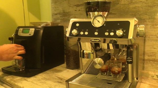 Рожок Delongh EC9335 против Saeco HD8880.Готовим эспрессо Часть 1 смотреть онлайн