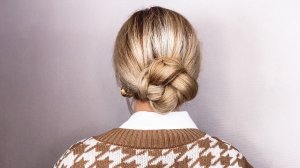 ПРОСТАЯ И КРАСИВАЯ ПРИЧЕСКА ПОШАГОВО. НИЗКИЙ ПУЧОК НА КАЖДЫЙ ДЕНЬ В ШКОЛУ, НА РАБОТУ, В ОФИС