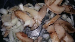 Кета с шампиньонами под сыром