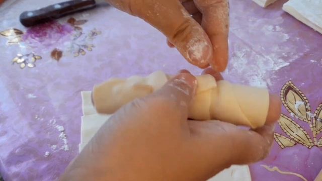 Сосиски в тесте (из готового слоёного теста) смотреть онлайн