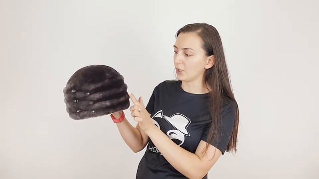 Шапка, Кайла Даркбрун