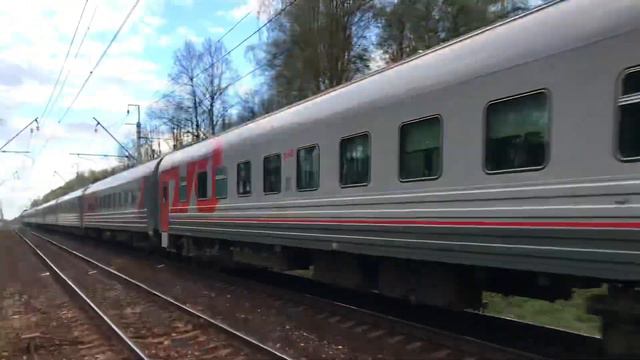 Электровоз ЭП20-009 с поездом №108 "Москва - Вологда" смотреть онлайн