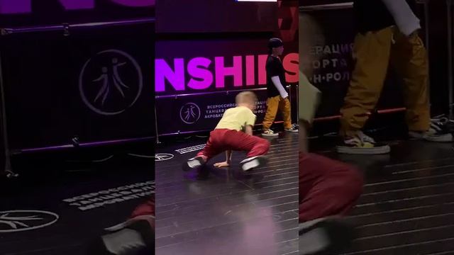 думаете чем занять ребенка?отдайте его в брейк! ROBC 2022 Москва ТОП-17 #breaking #танцы #брейкданс смотреть онлайн