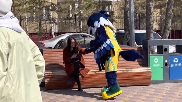 ? Талисман баскетбольного клуба «Астана» Сэмми в поисках второй половины в день всех влюбленных