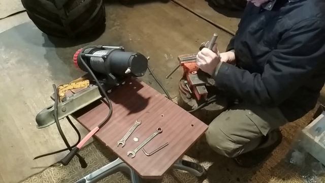 Установка и подключение электрической лебедки к вездеходу Росомаха ...