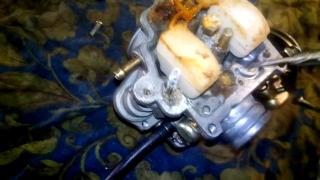 Карбюратор скутера . сливайте топливо смотреть онлайн