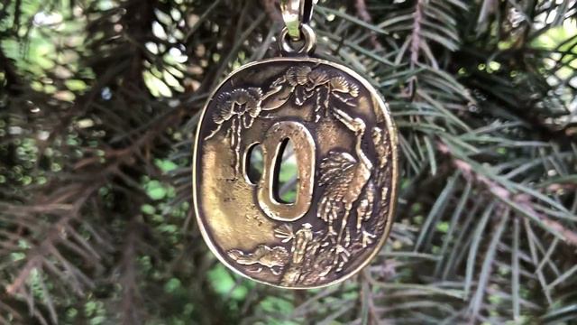 Цуба с журавлями и Фудзи кулон бронзовый Подвеска на шею в японском стиле Бронзовые украшения Цуба смотреть онлайн