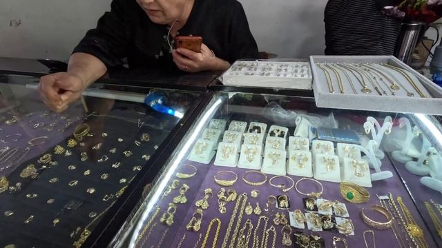 ЗОЛОТОЙ БАЗАР В БУХАРЕ. ЧТО ТАКОЕ БУХАРСКОЕ ЗОЛОТО? ОБЩАЮСЬ С МЕСТНЫМИ НА КАРВОН БАЗАРЕ. УЗБЕКИСТАН смотреть онлайн