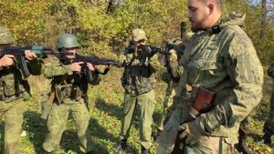 Как правильно перемещаться и целиться с автоматом Калашникова в современных условиях