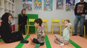 Растяжка плечевого пояса. Гомукхасана.