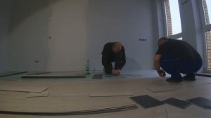 Укладка кварцвинила.