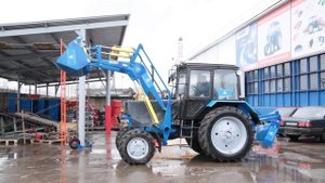 Продажа трактора МТЗ-82.1 с погрузчиком, челюстным ковшом и щеткой