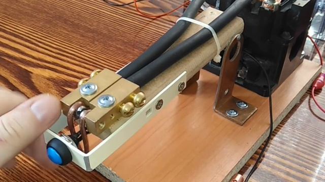 Конденсаторная точечная сварка для аккумуляторов 18650 смотреть онлайн