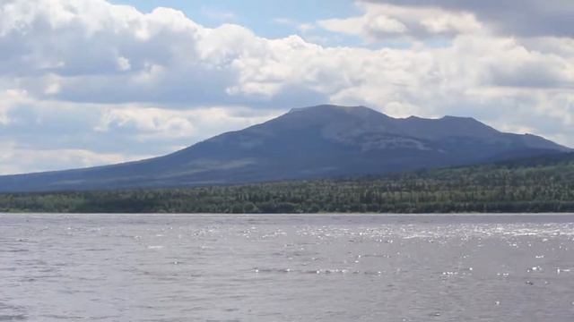 Озеро Зюраткуль, вид на большой Нургуш смотреть онлайн