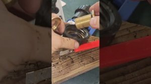 Как можно сделать кран на еврокуб из крышки канистры ?)