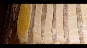 Слоёные язычки с мёдом и грецким орехом // Сладкая выпечка к чаю .