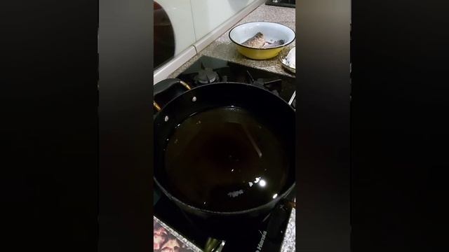 Как вкусно пожарить рыбу. Жареный карась - просто объеденье!