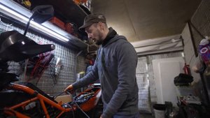 Удаление канистры адсорбера и SAS на KTM 1190, 1290.