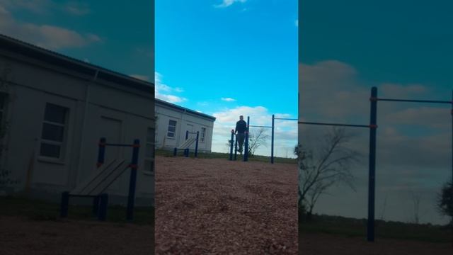 Отжимания на брусьях 6 подход из 12 .В сумме 380 раз) смотреть онлайн