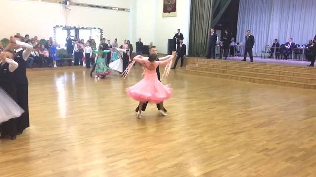 Спортивно-бальные танцы стандарт.