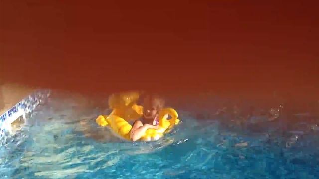 Baby born спит... А я купаюсь!!! смотреть онлайн