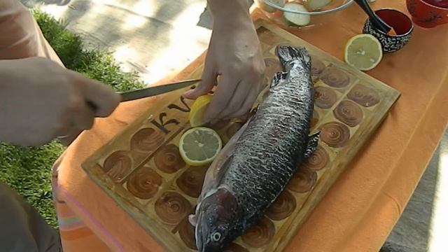 Жаренная ФОРЕЛЬ на углях!!!! Рыба с ЛИМОНОМ лучшее сочетание!!! Фасоль В томате!!!