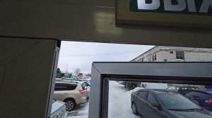Дверь задевает о порог не закрывается? Надо отрегулировать и расклинить стеклопакет #секретыоконщик